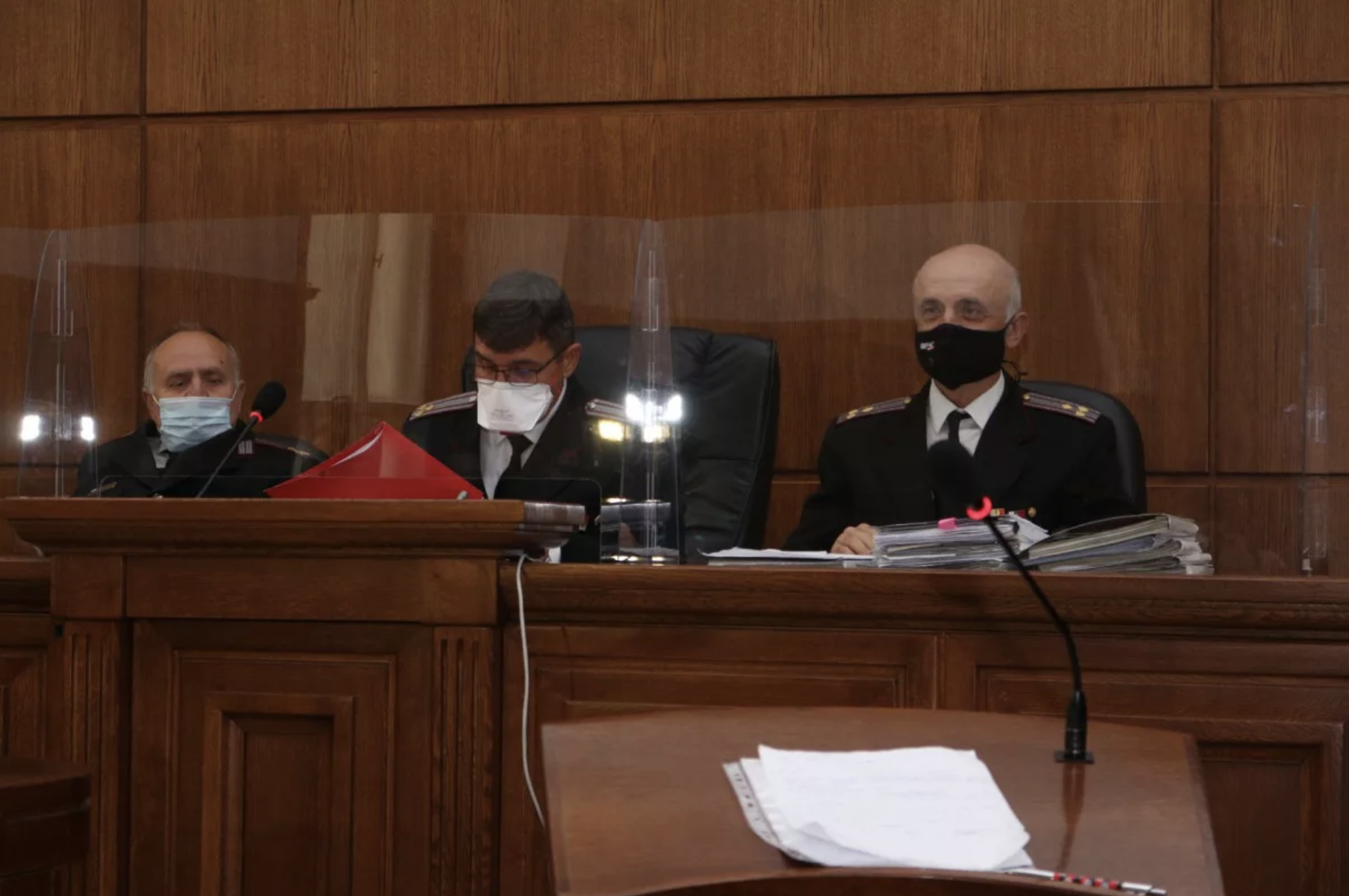 Воен суд — судии и обвинител за време на седница